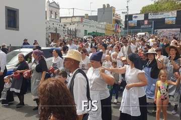  La chiquillería se purifica contra la pandemia en Lomo Magullo/Francisco Javier Santana.